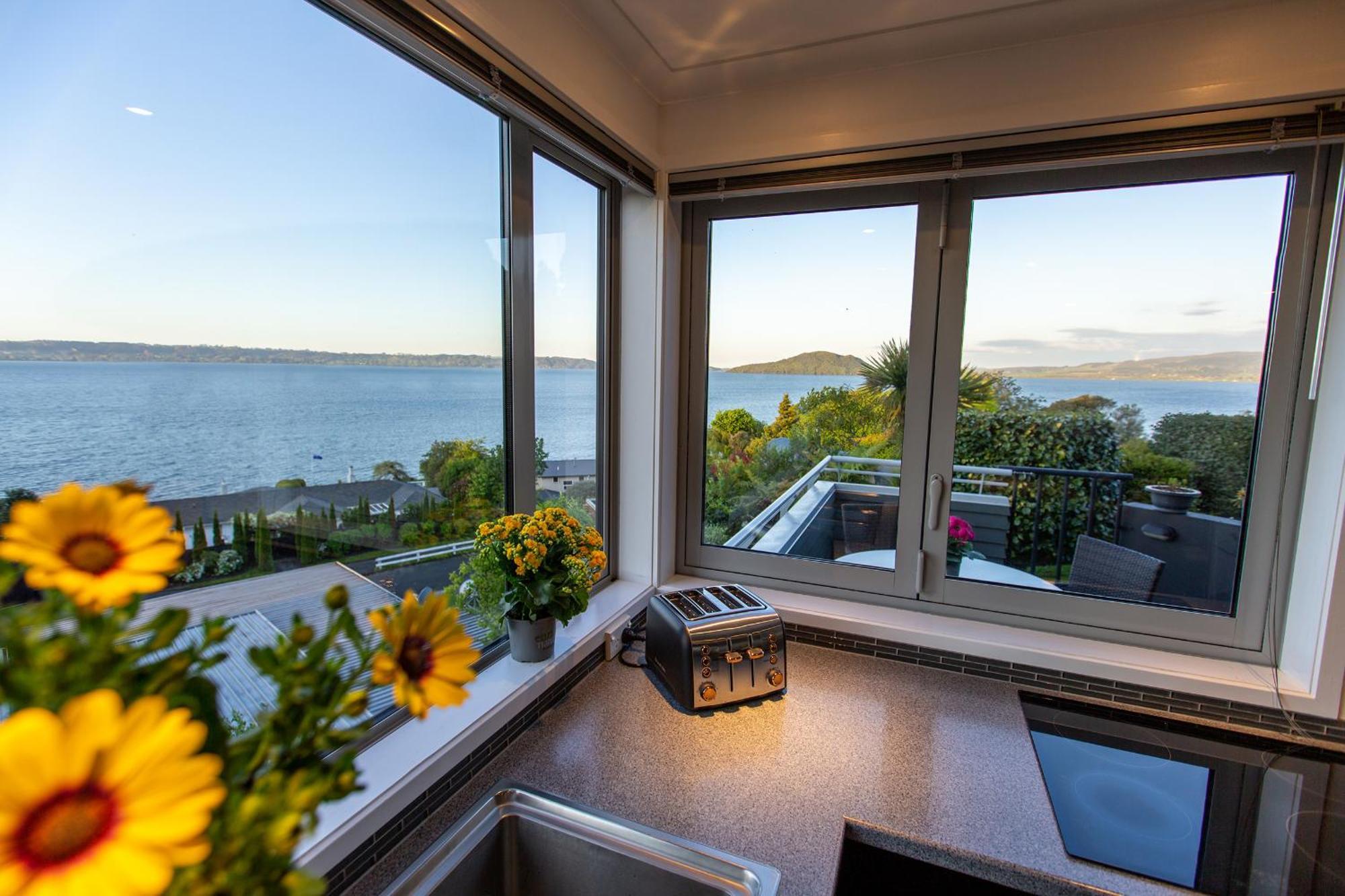 Rotorua Serenity Lakeview Retreat Ngoại thất bức ảnh