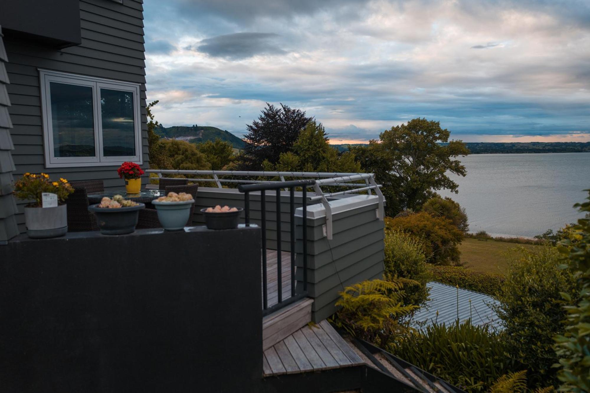Rotorua Serenity Lakeview Retreat Ngoại thất bức ảnh