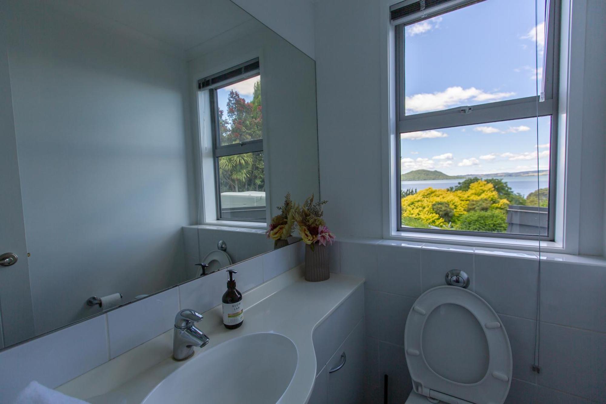 Rotorua Serenity Lakeview Retreat Ngoại thất bức ảnh